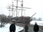 Фрегат!.. Взять бы, да уплыть подальше... Но, млин, как минимум лета ждать пока Нева не освободиться ото льда...