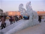 Горка, с которой мы катались, как вот эти милые детишки!))